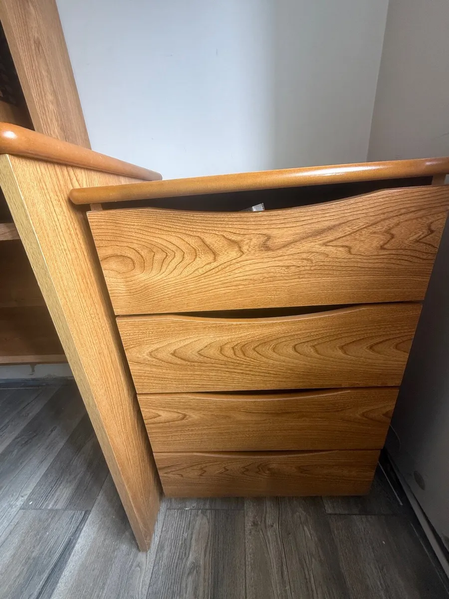 Wooden desk and  matching 4 drawer locker - Image 3
