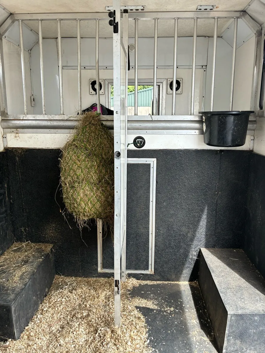 2 stall 2005 3.5t horse truck - Image 3