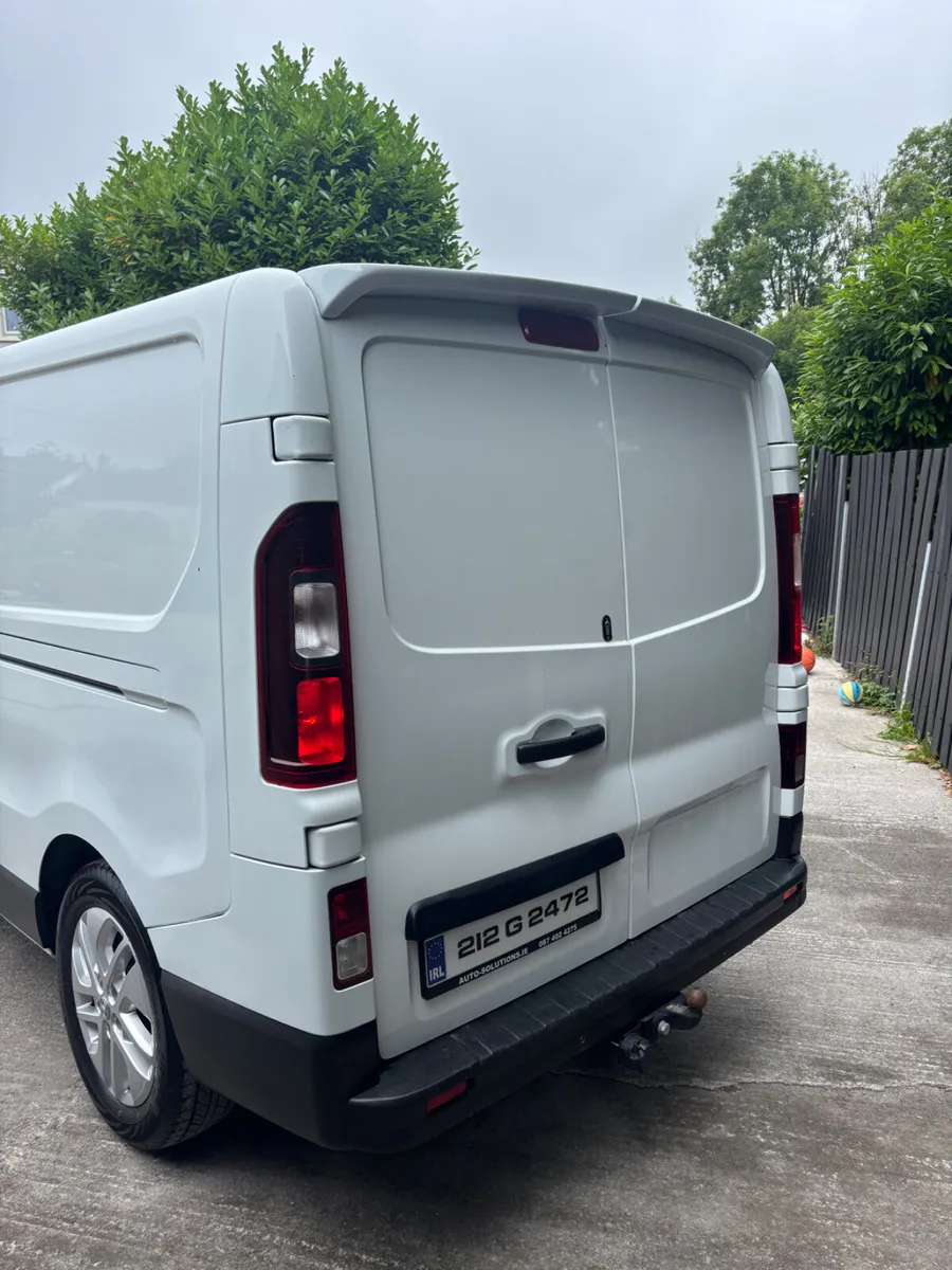 Renault Trafic 2021 automatic  no vat - Image 2