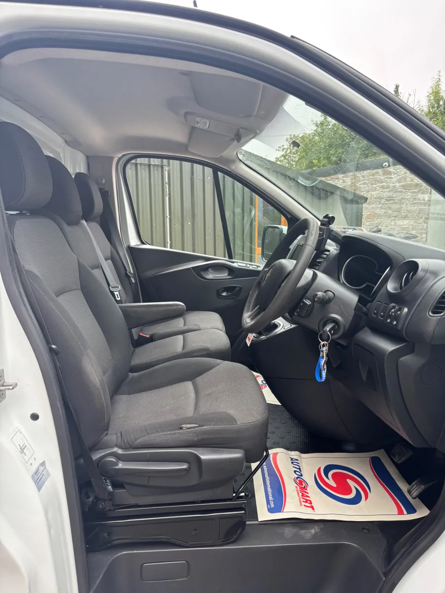 Renault Trafic 2021 automatic  no vat - Image 4
