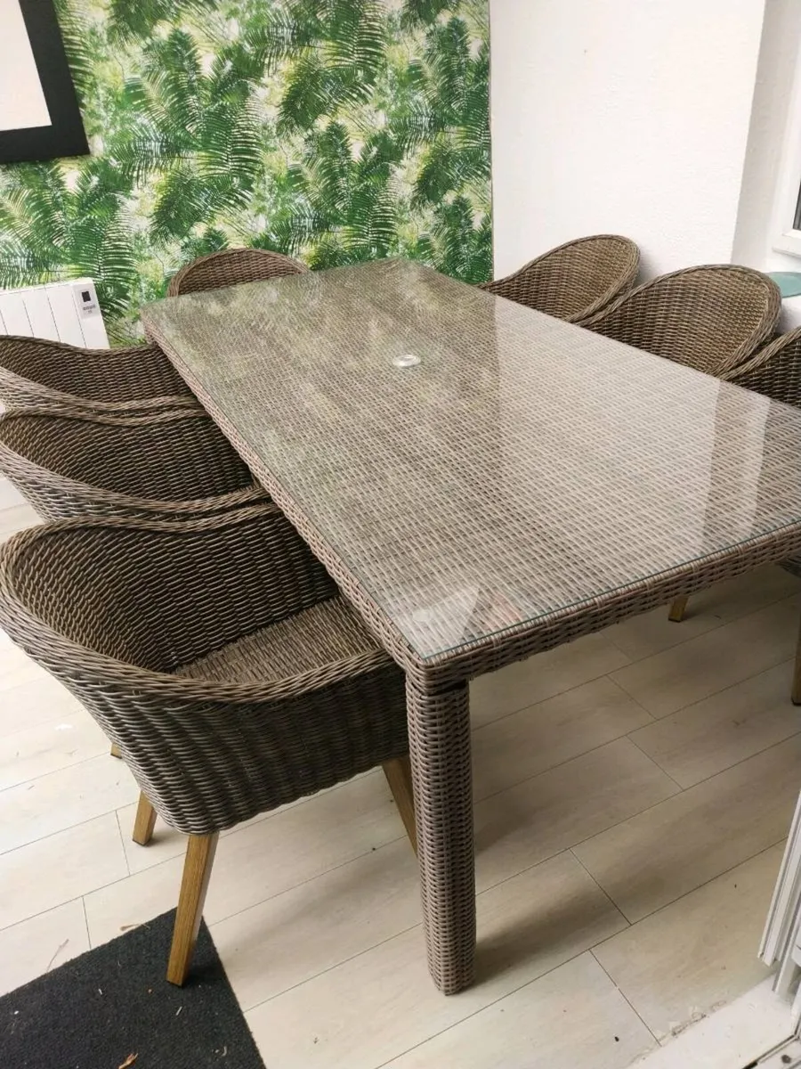 Rattan table with glass top & 8 chairs - Image 1