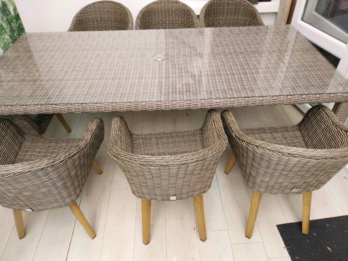 Rattan table with glass top & 8 chairs - Image 2