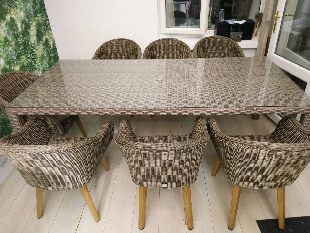 Rattan table with glass top & 8 chairs - Image 3