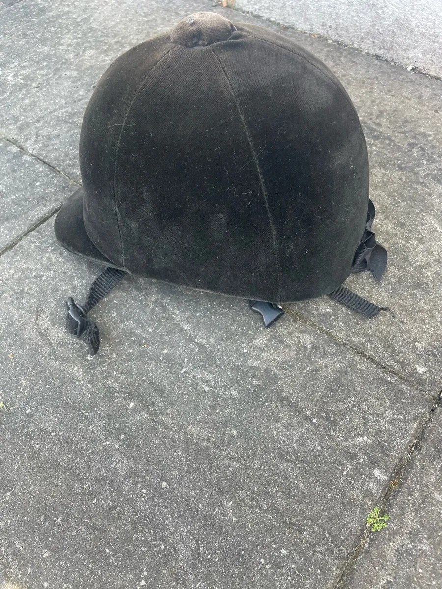 Child’s horse riding helmet, boots and whip - Image 4