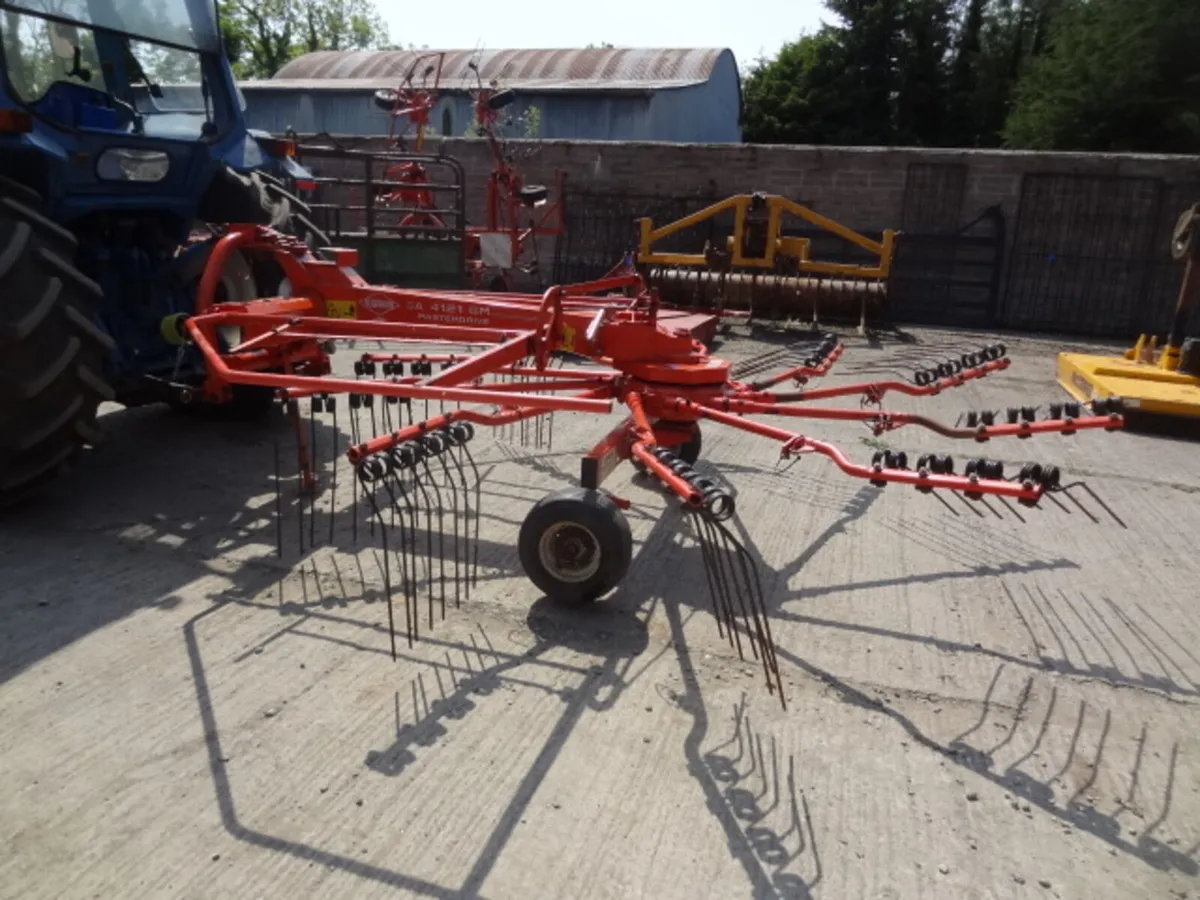 Kuhn GA4121 Masterdrive Single Rotor Rake - Image 3