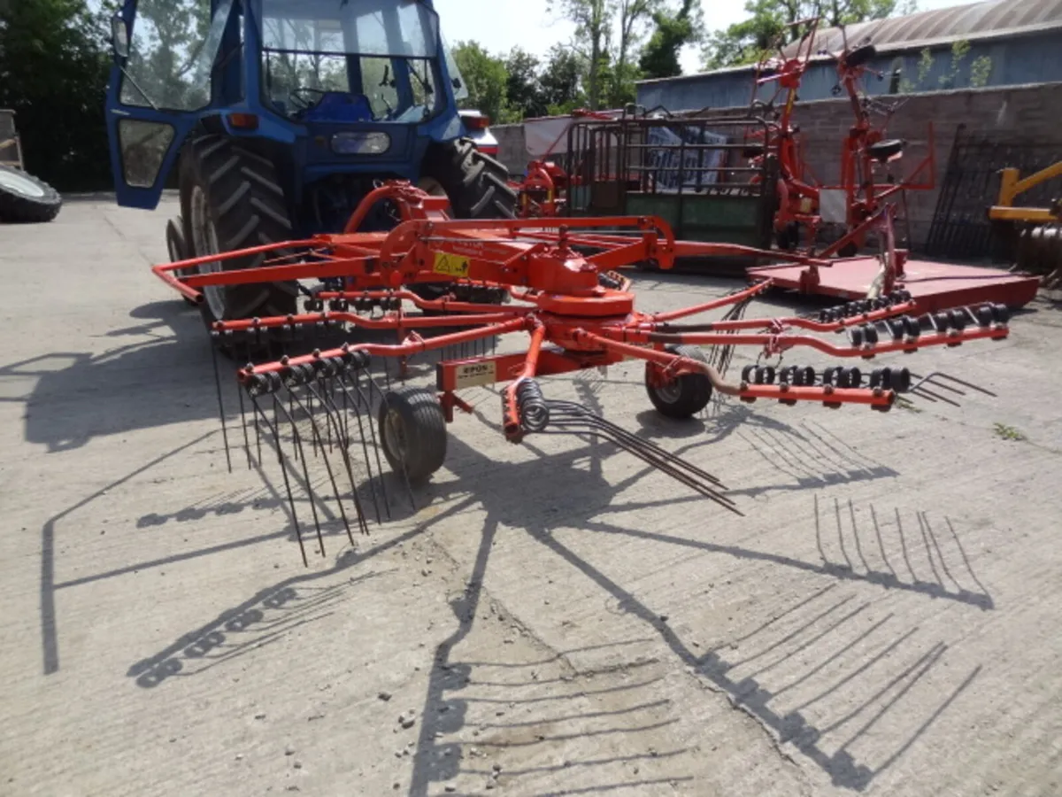 Kuhn GA4121 Masterdrive Single Rotor Rake - Image 4