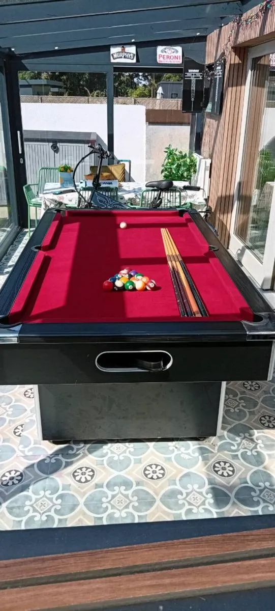 Pool table - Image 1