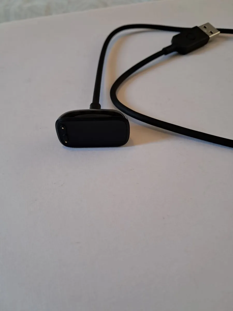 Fitbit Charge 6, Charge 5 & Luxe Charging Cable - Image 3