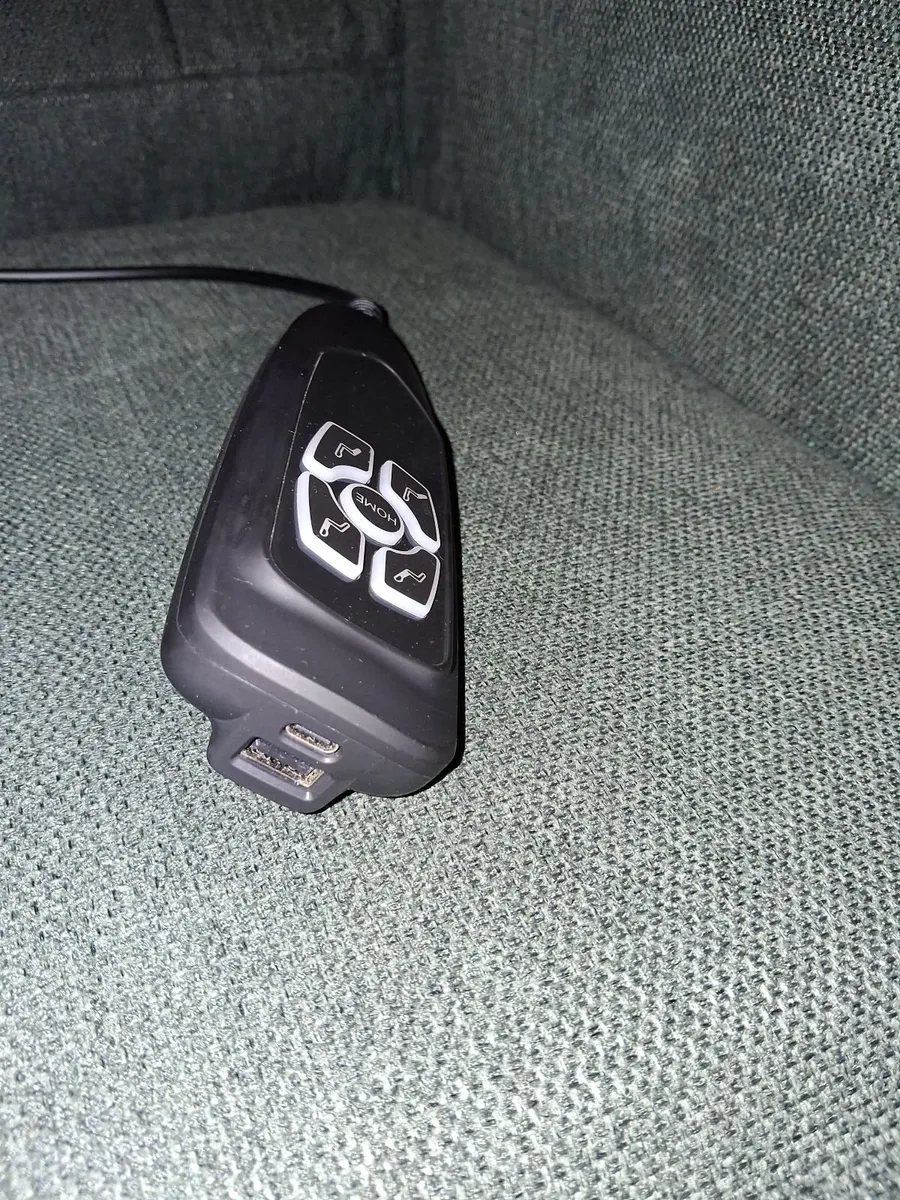 2 recliner chairs - Image 2