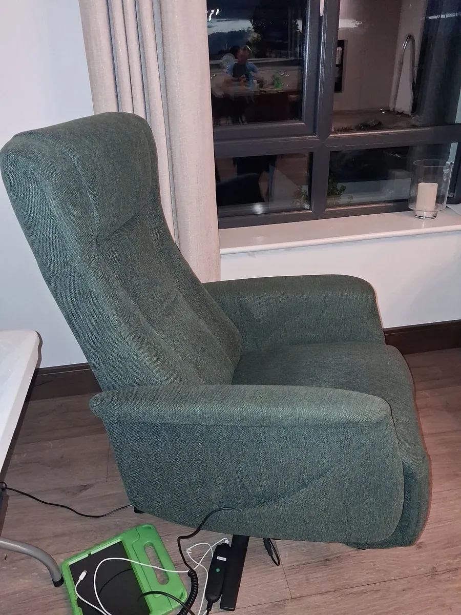 2 recliner chairs - Image 4