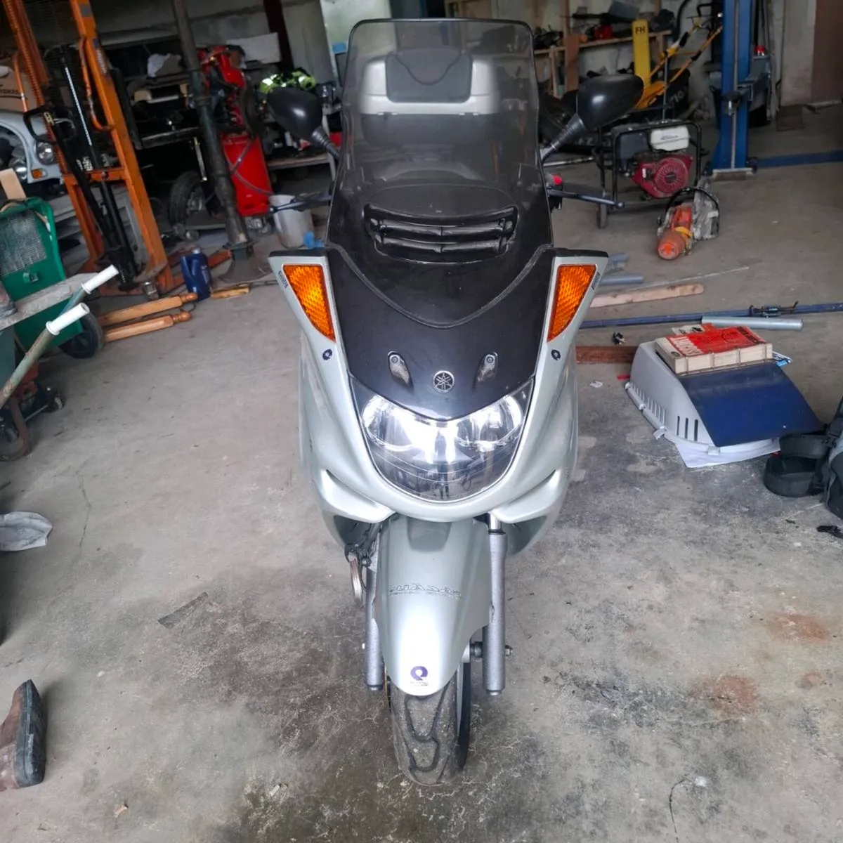 2000 Yamaha Majesty Special Edition - Image 1