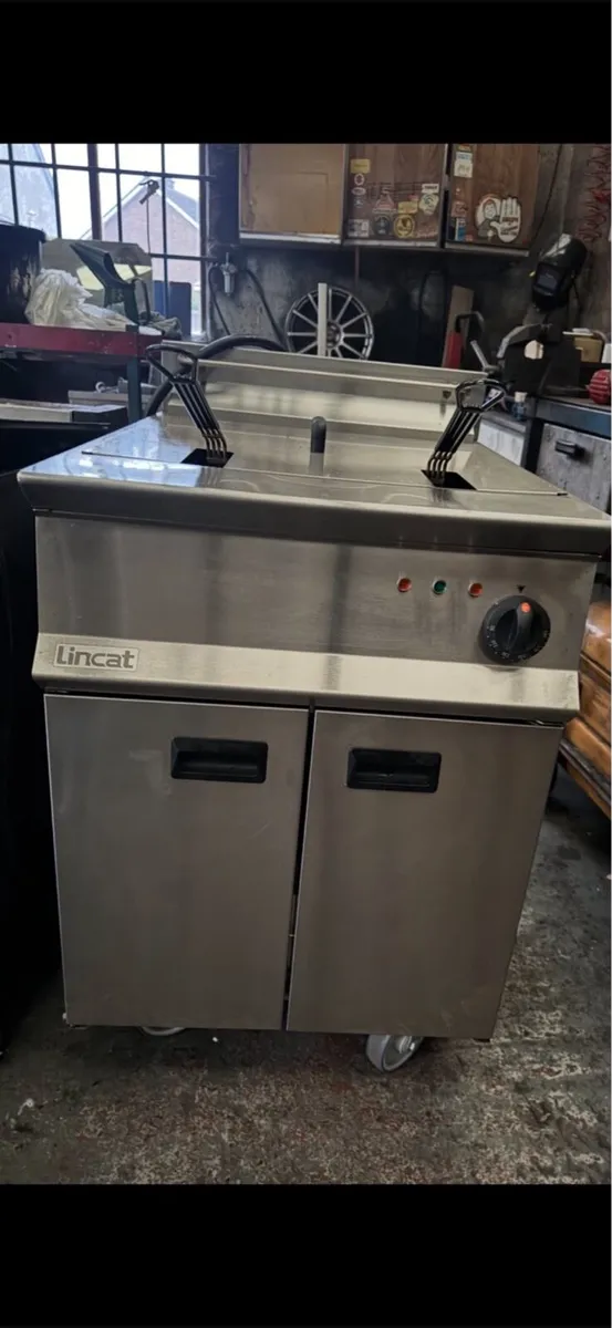 Lincat double fryer - Image 1