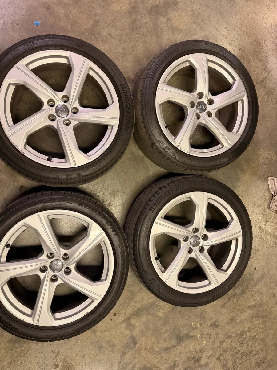 AUDI A6 19” Alloy wheels with two good tires - Image 1