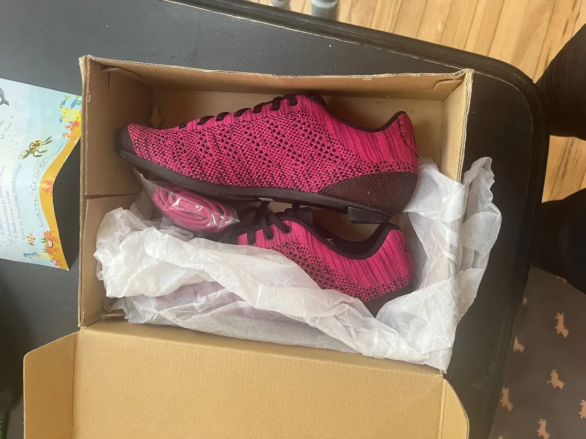 New Unused Giro Cycling Shoes - Image 1