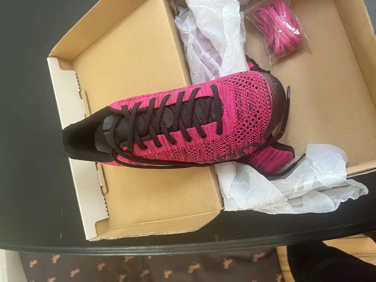 New Unused Giro Cycling Shoes - Image 2