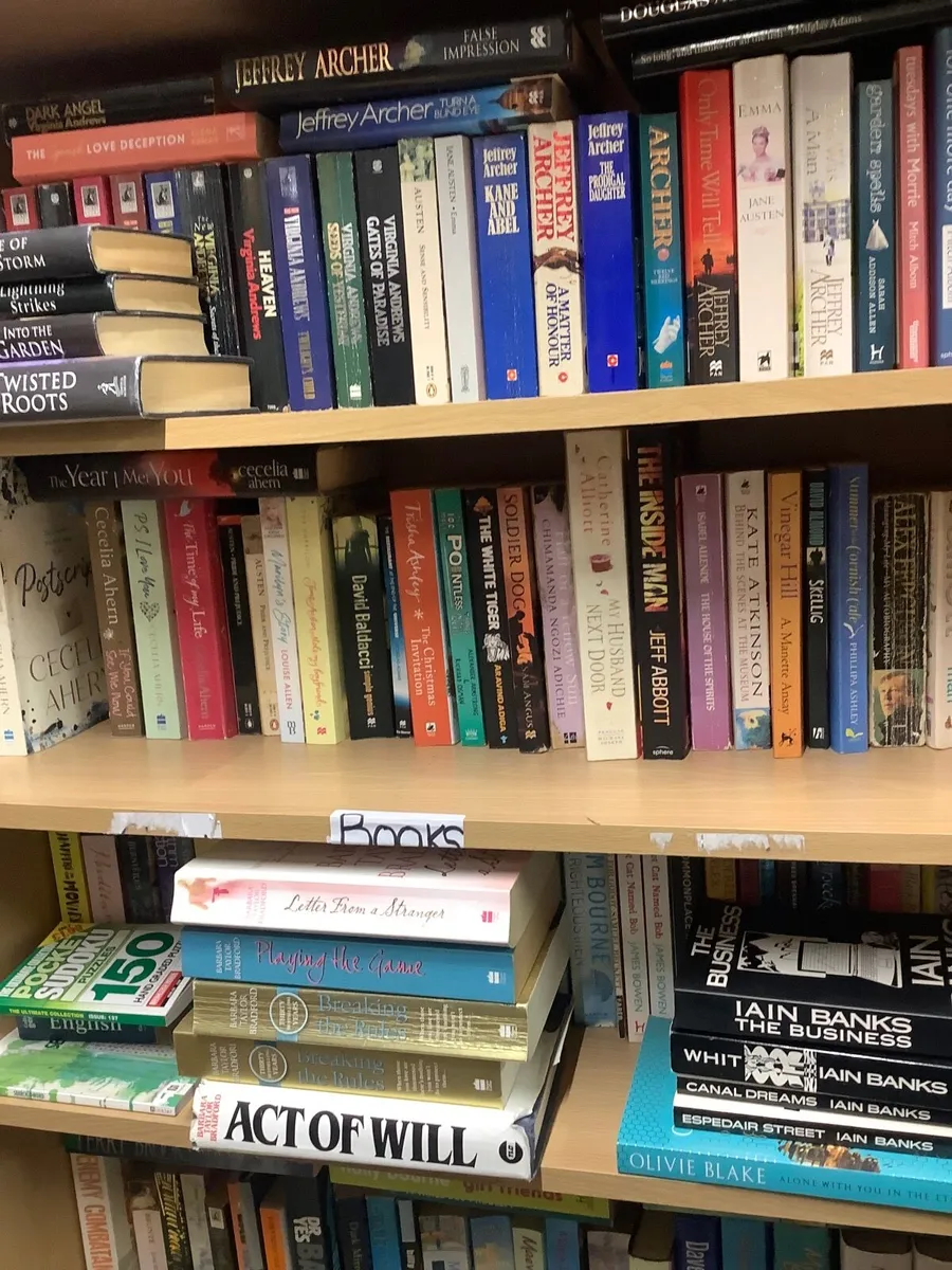 Job lot of 500 books - Image 2
