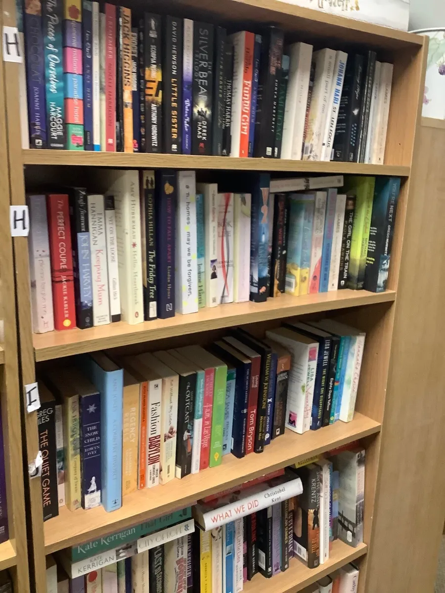 Job lot of 500 books - Image 3