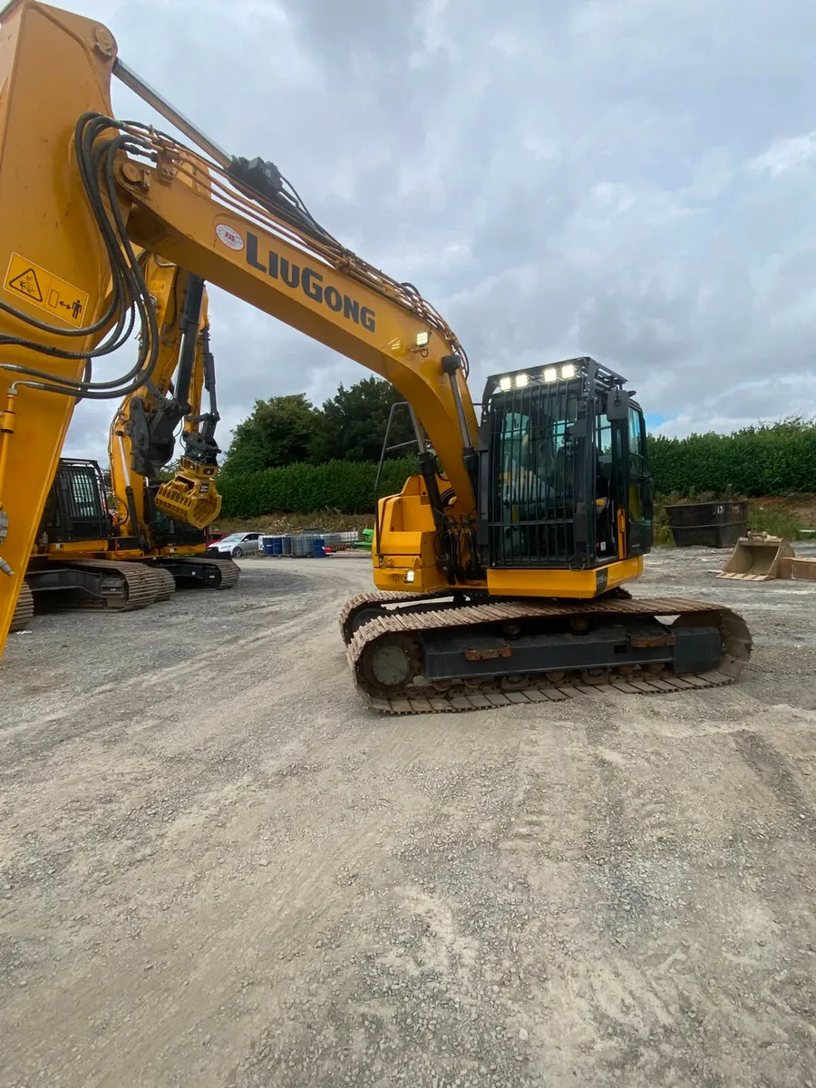 LiuGong 915FCR Zero Tail Swing Excavator – 2025 - Image 1