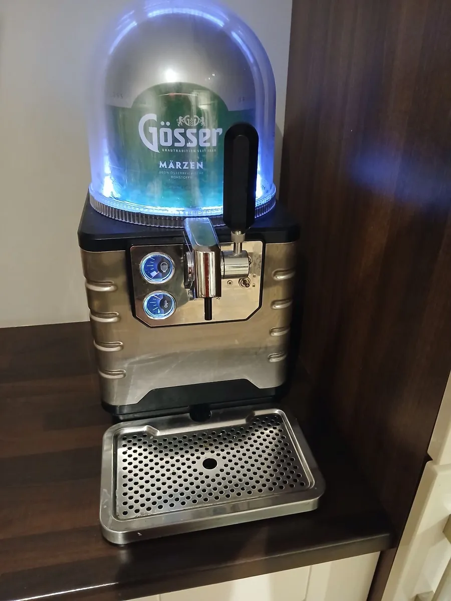 Beer blade dispenser