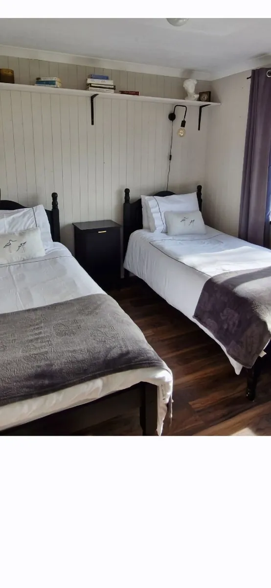 2 single beds and mattresses - Image 2