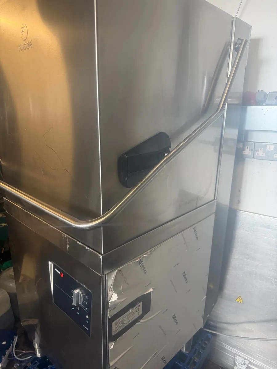 Passthrough Dishwasher - Image 4