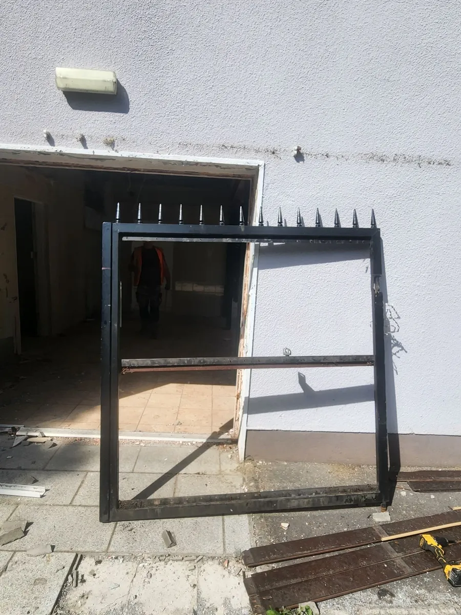 Steel gate frame - Image 1