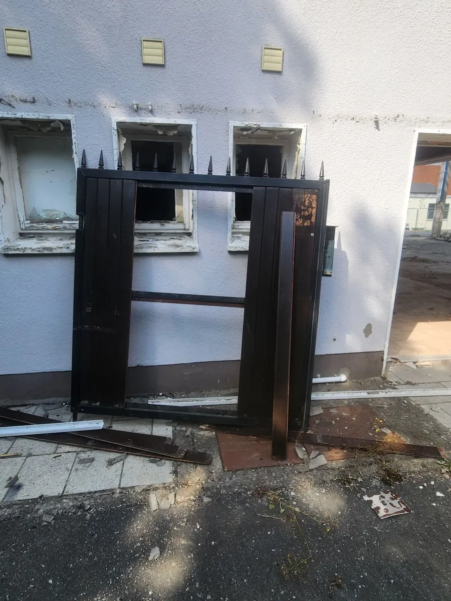 Steel gate frame - Image 2