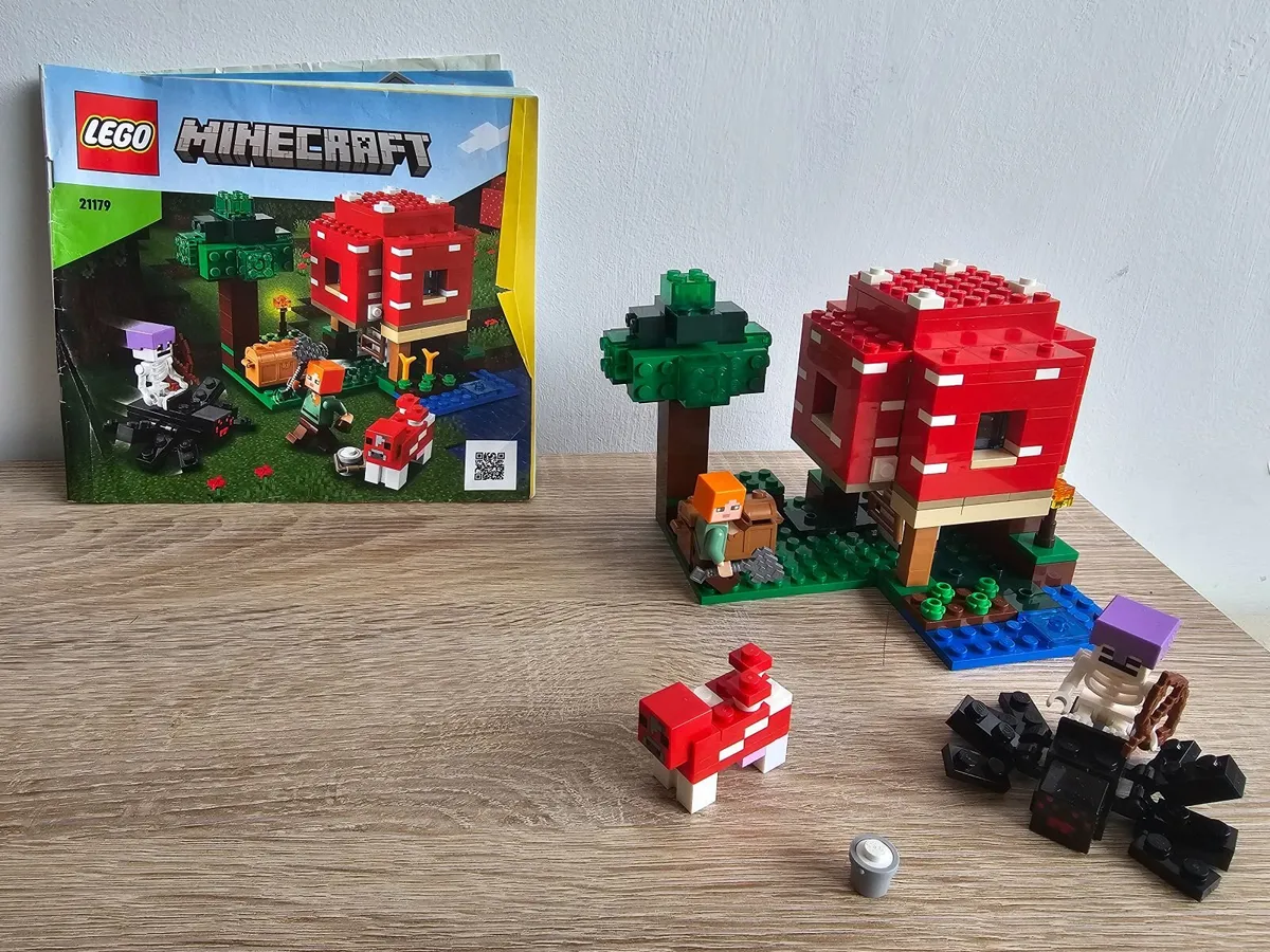 LEGO Minecraft 21179 – The Mushroom House - Image 2
