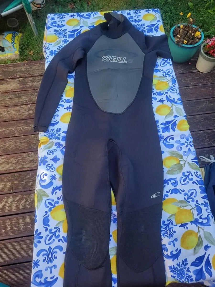 Surfing/watersports gear - Image 4