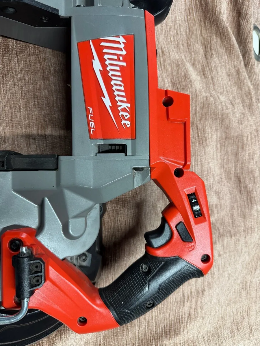 Milwaukee m18 deep cut bandsaw - Image 2