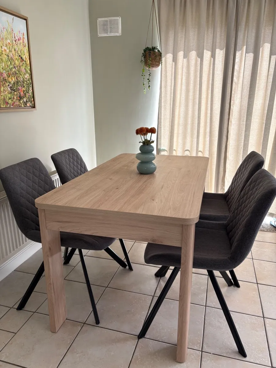 Dining table - Image 2