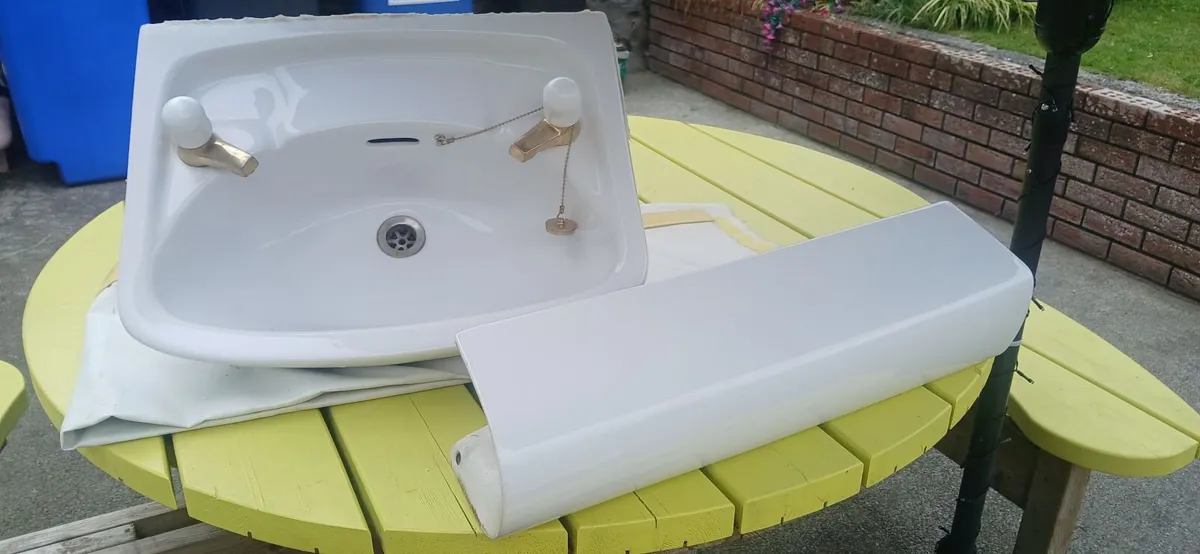 Sink and pedestal - Image 3