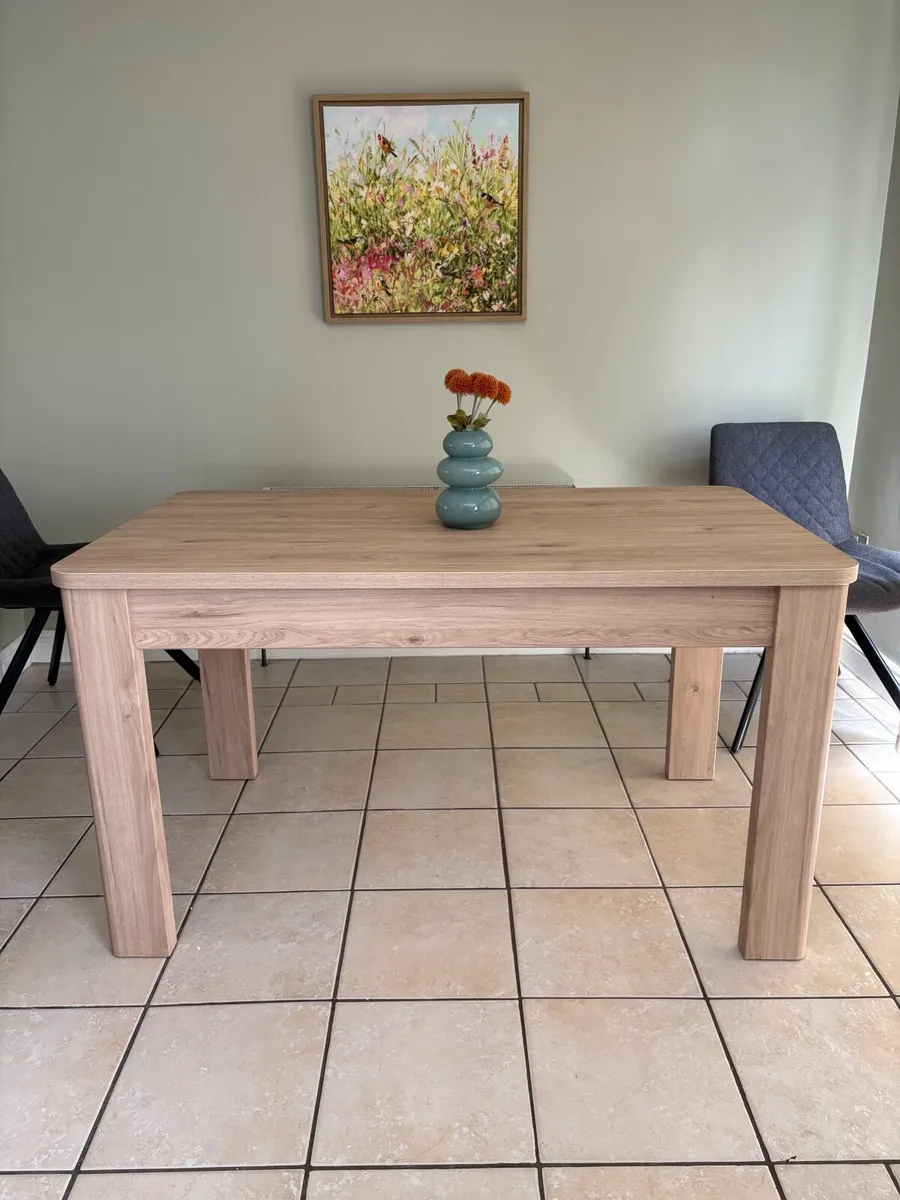 Dining table - Image 1