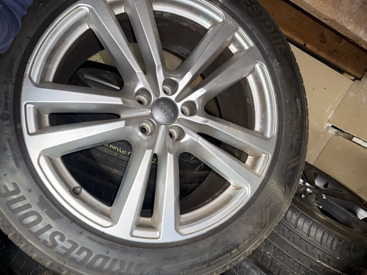 2022 Audi Q5 genuine 19” wheels