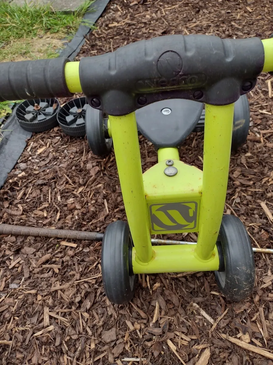 Heavy toddler push trike - Image 2