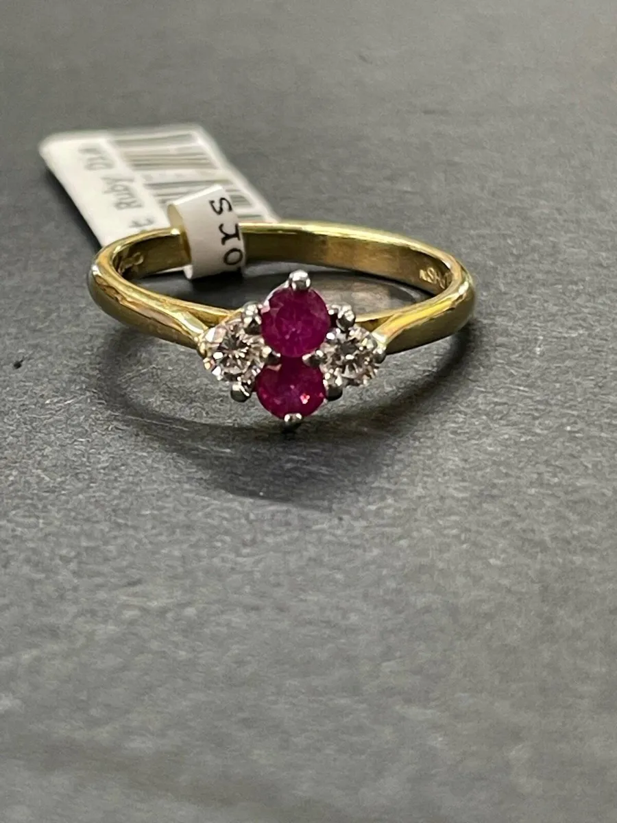 18k gold ring with rubies and diamonds. - Image 3