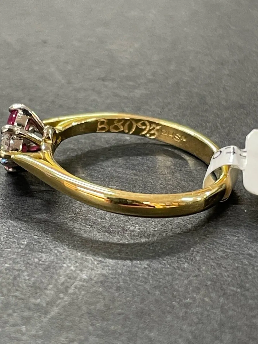 18k golf ring with sapphire and diamonds. - Image 1