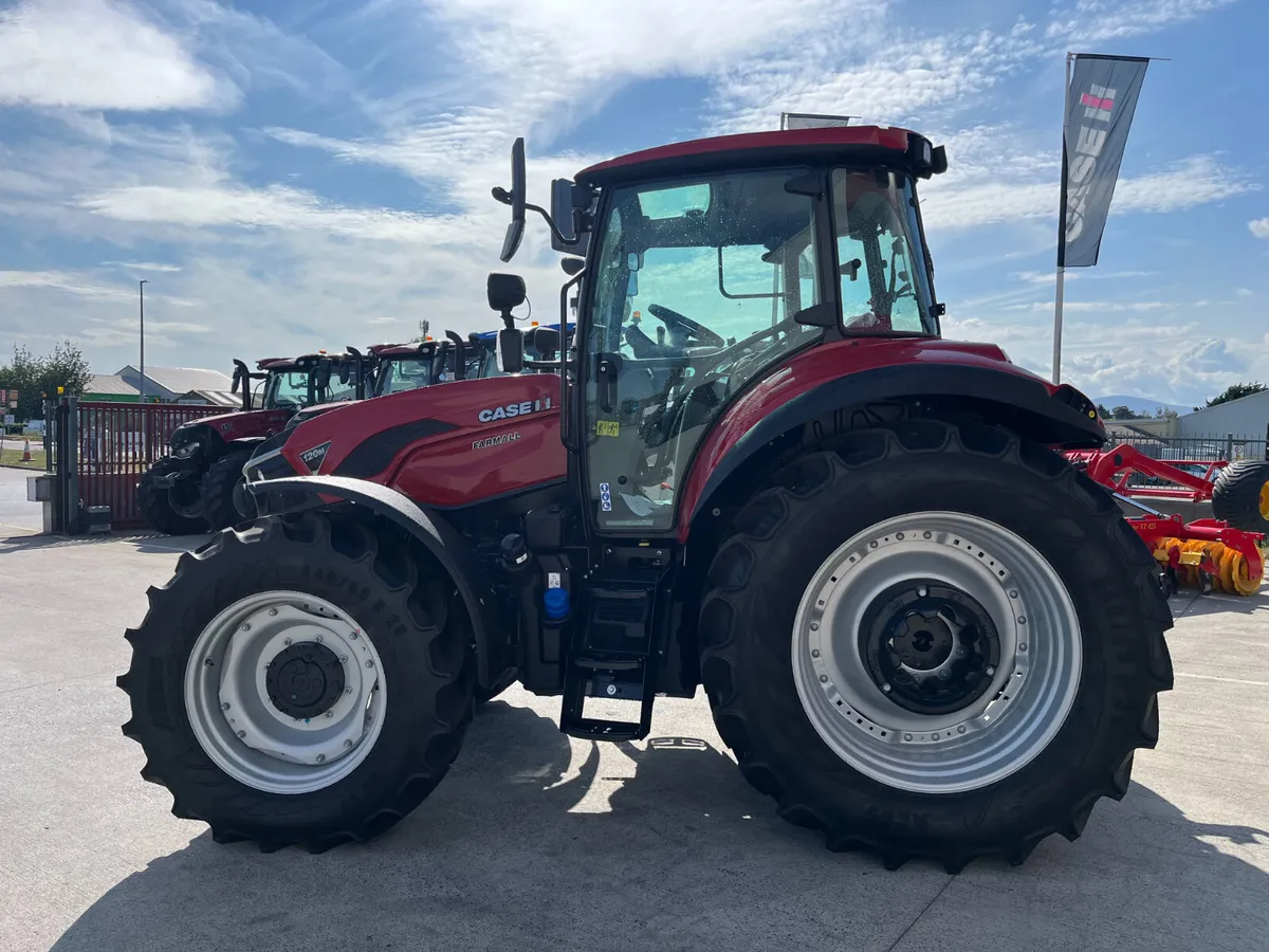 Case IH Farmall 120M - Image 4