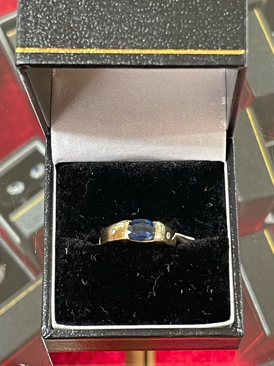 18k golf ring with sapphire and diamonds. - Image 3