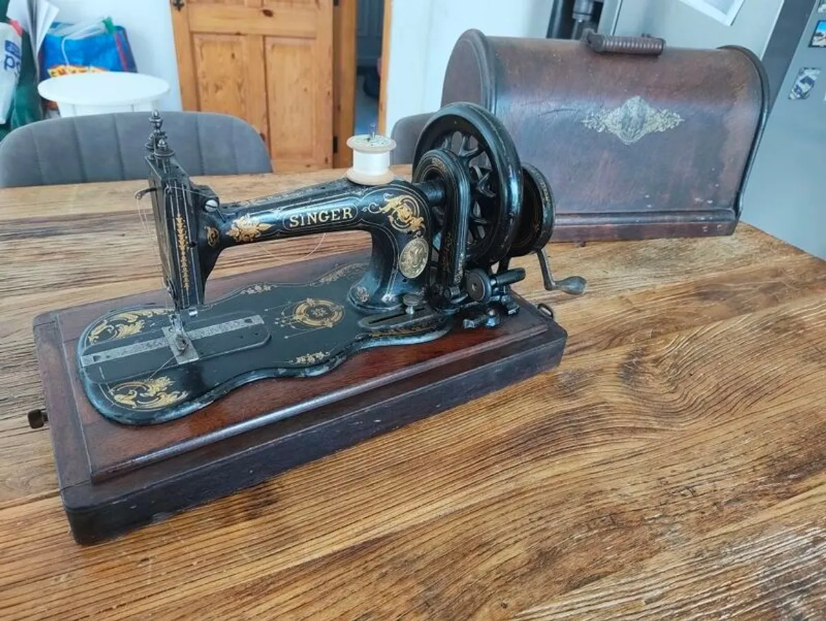 Singer 12K Fiddle base Hand crank Sewing Machine c1889 - Image 1