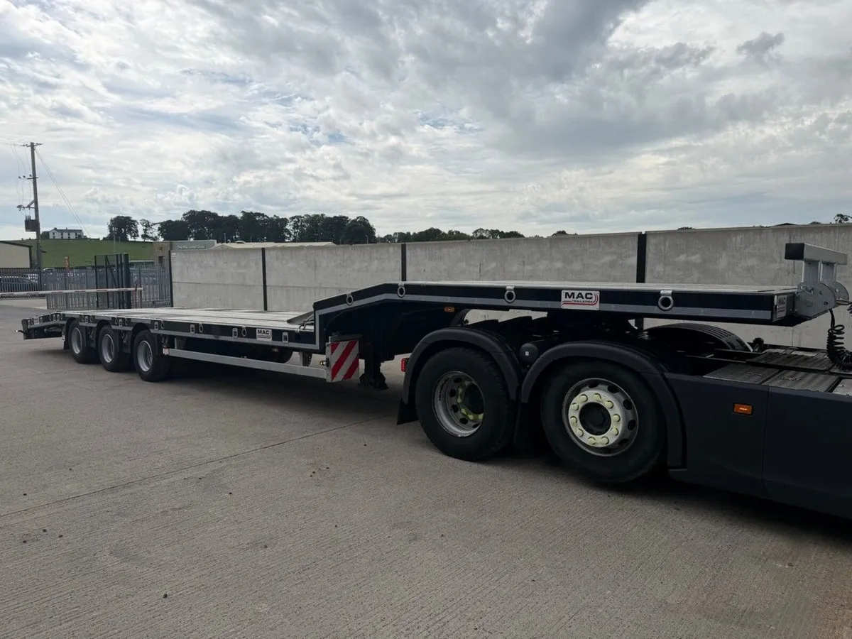 MAC MAC-S3-44 44 TON TRI AXLE STEPFRAME LOWLOADER - Image 1