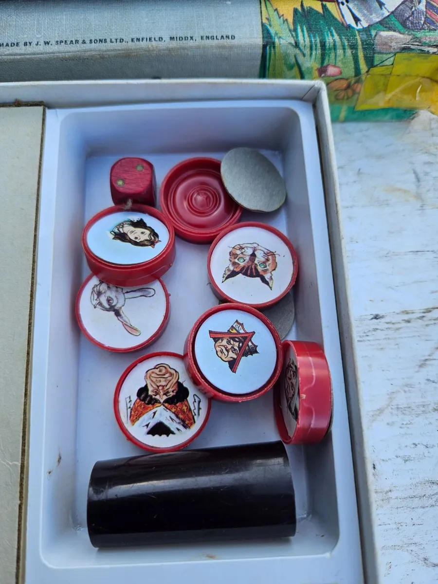 Vintage Retro Alice in Wonderland Board Game - Image 3