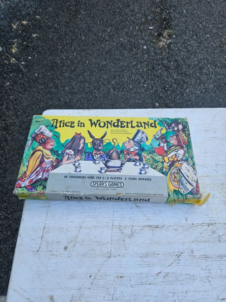 Vintage Retro Alice in Wonderland Board Game - Image 1
