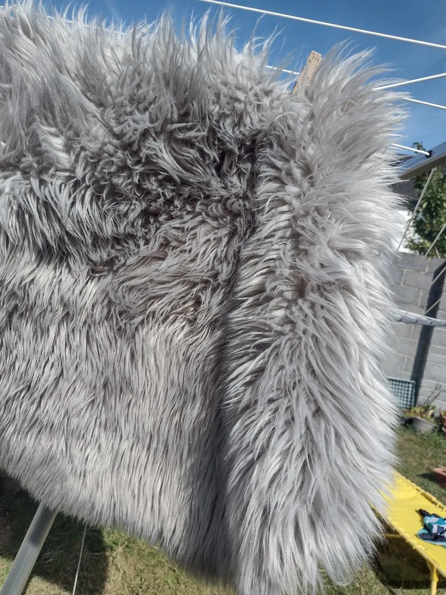 Large shaggy highland rug - Image 2