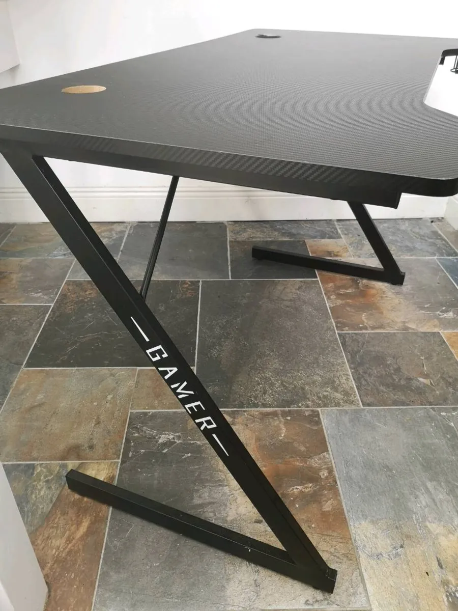 Desk - Image 2