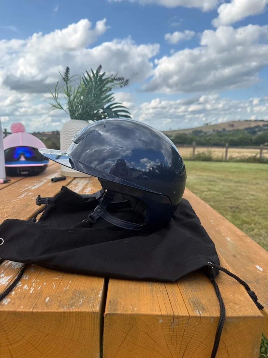 Horse riding helmet and back protector - Image 3