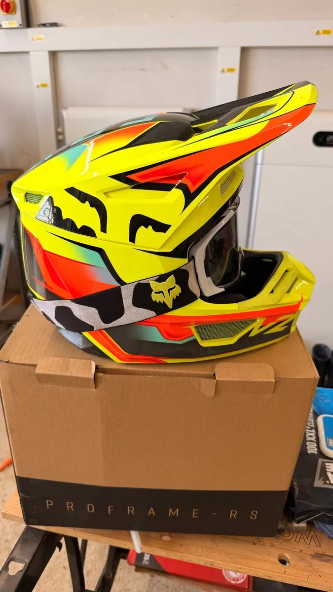 Fox helmet - Image 1