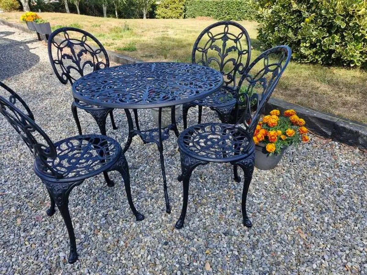 Vintage cast aluminium table and chairs - Image 2