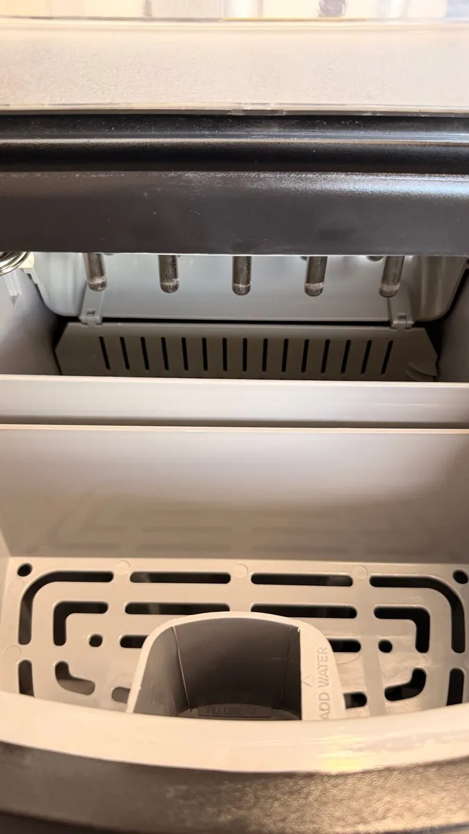 Ice maker - Image 2