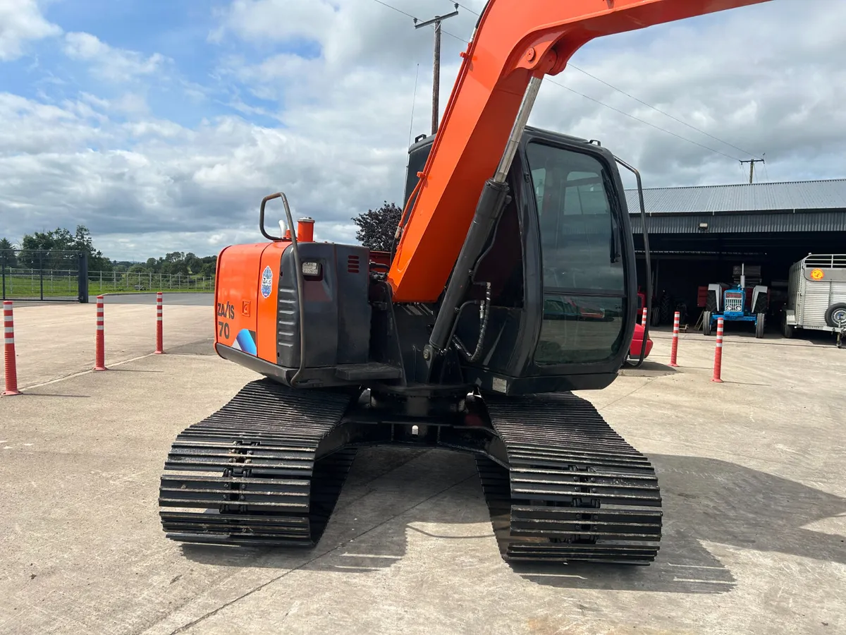 2014 Hitachi Zaxis 70 On 800mm Pads - Image 3